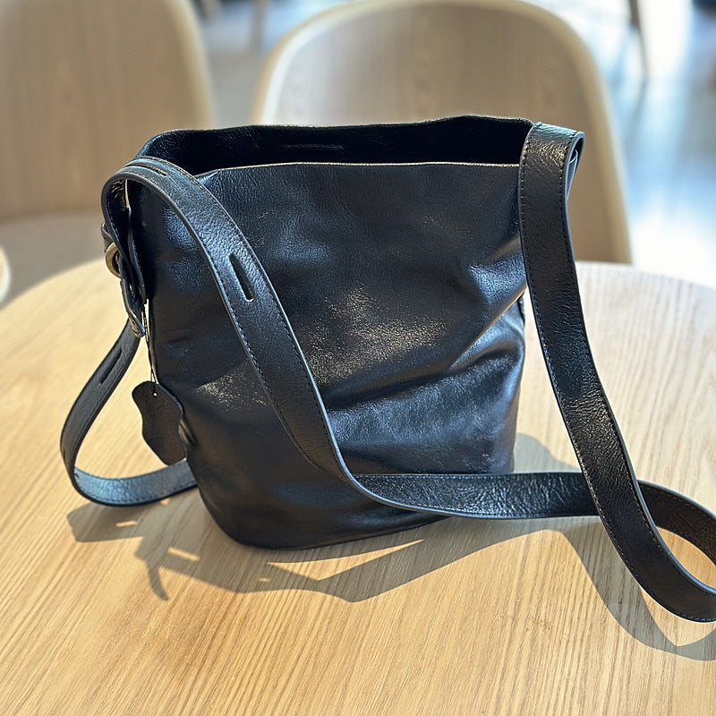 Li Ji | Original handmade genuine leather | Strong texture and casual bucket bag No. 24009