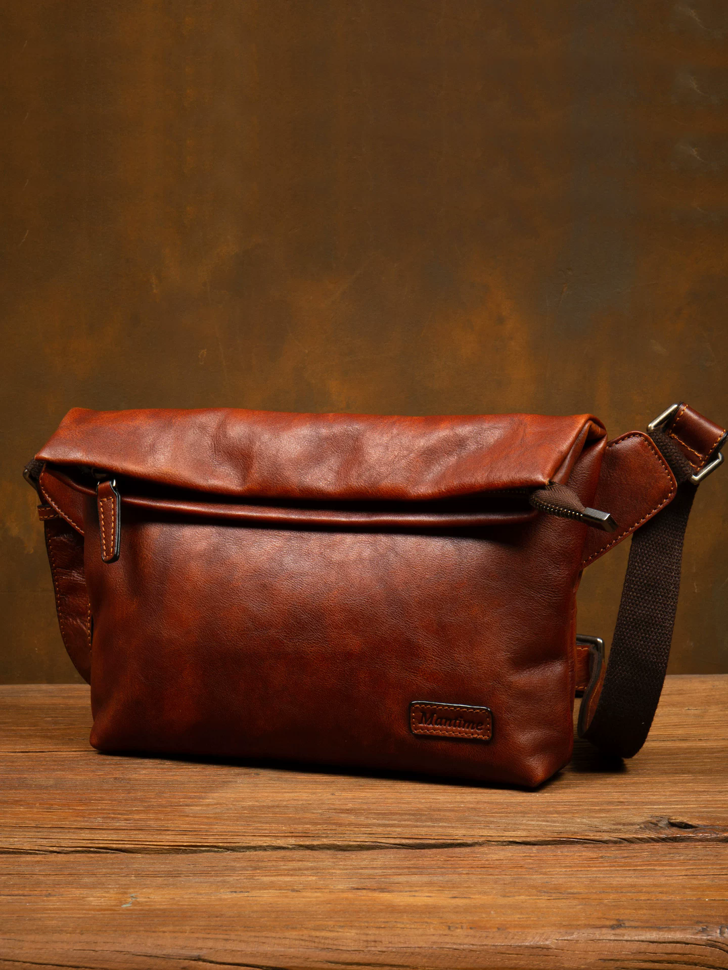 李記 | 原創手工真皮 | 純色設計の休閒斜唄包5585號