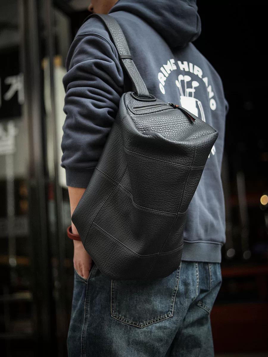 李記 | 原創手工真皮 | 自由隨行の斜唄包A8104號