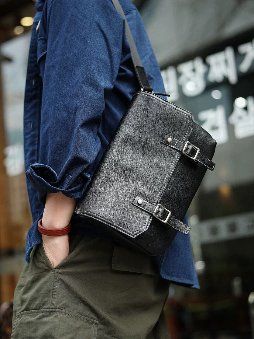 李記 | 原創手工真皮 | 簡約而不失格調の牛皮郵差包A8984號