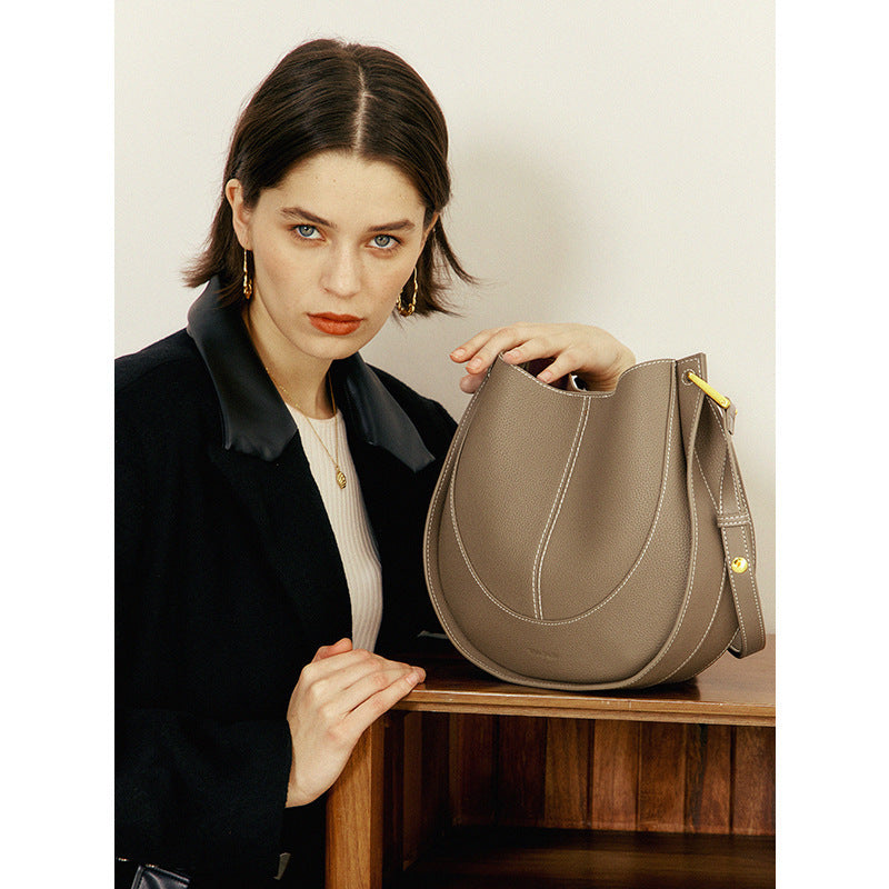 Li Ji | Original handmade leather | European and American retro design saddle bag No. D612