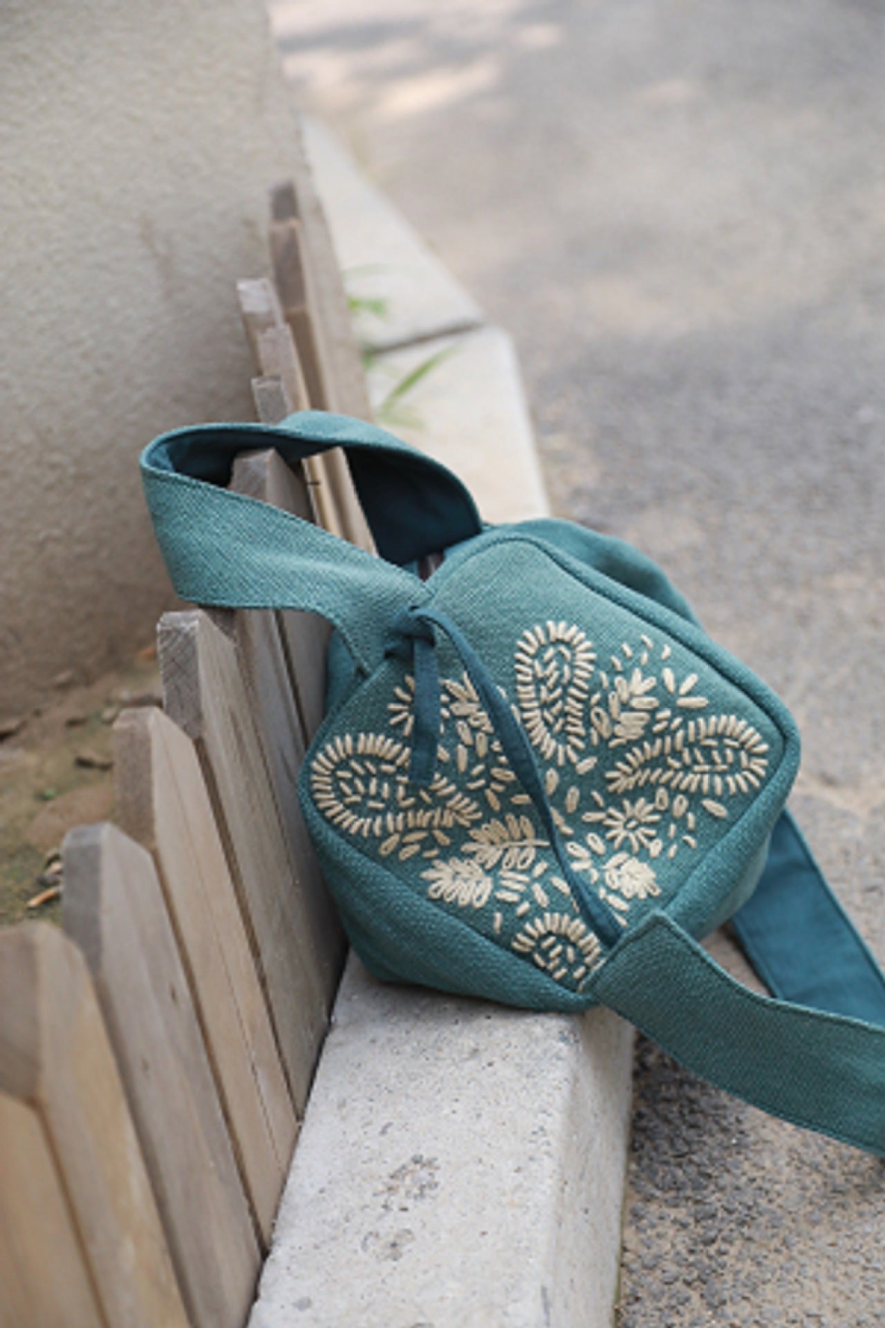 李記 | 原創民族風バ純手工刺繍の綿麻布包MM21號