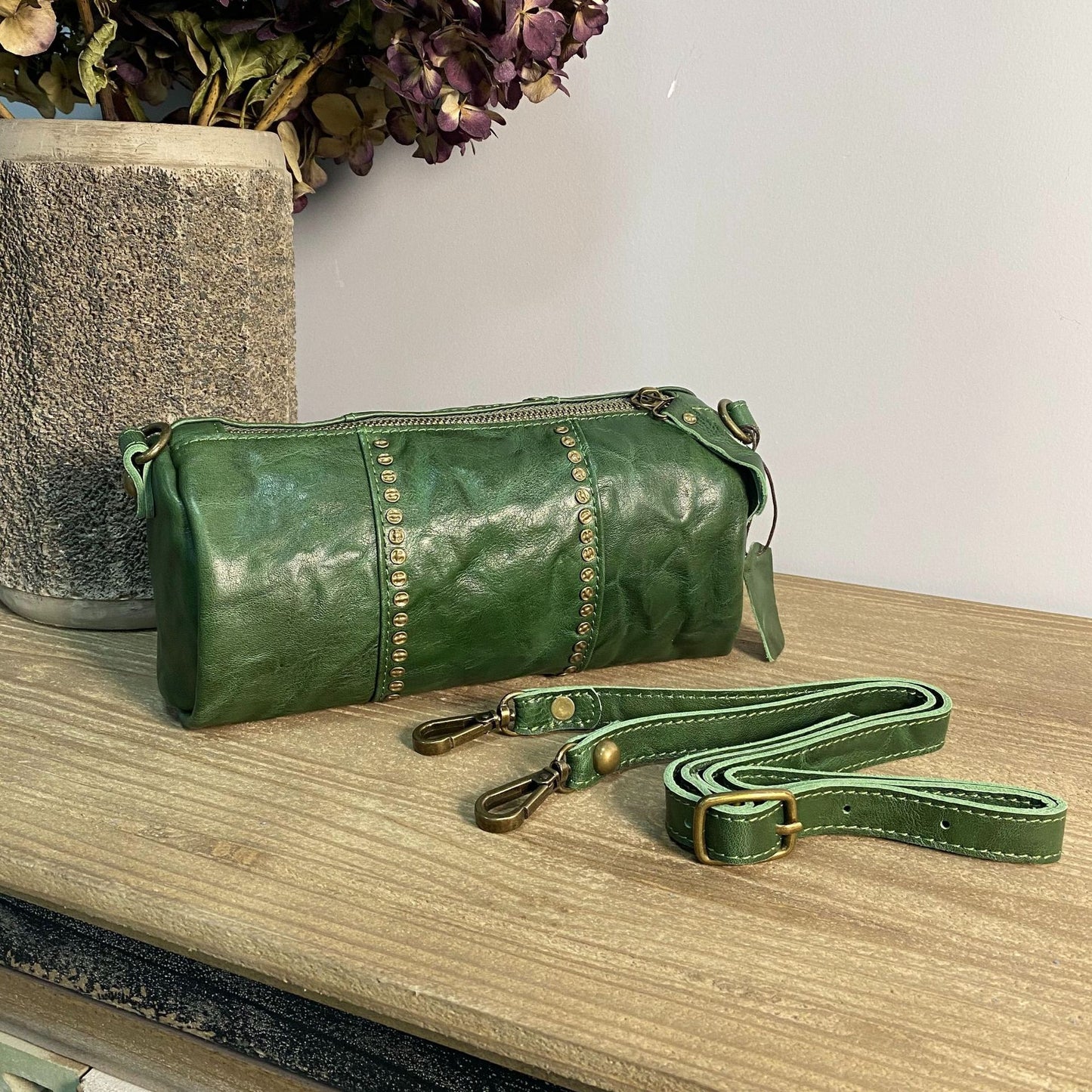 Li Ji | Original handmade leather | Retro style washed vegetable tanned cowhide rivet pillow bag No. 298