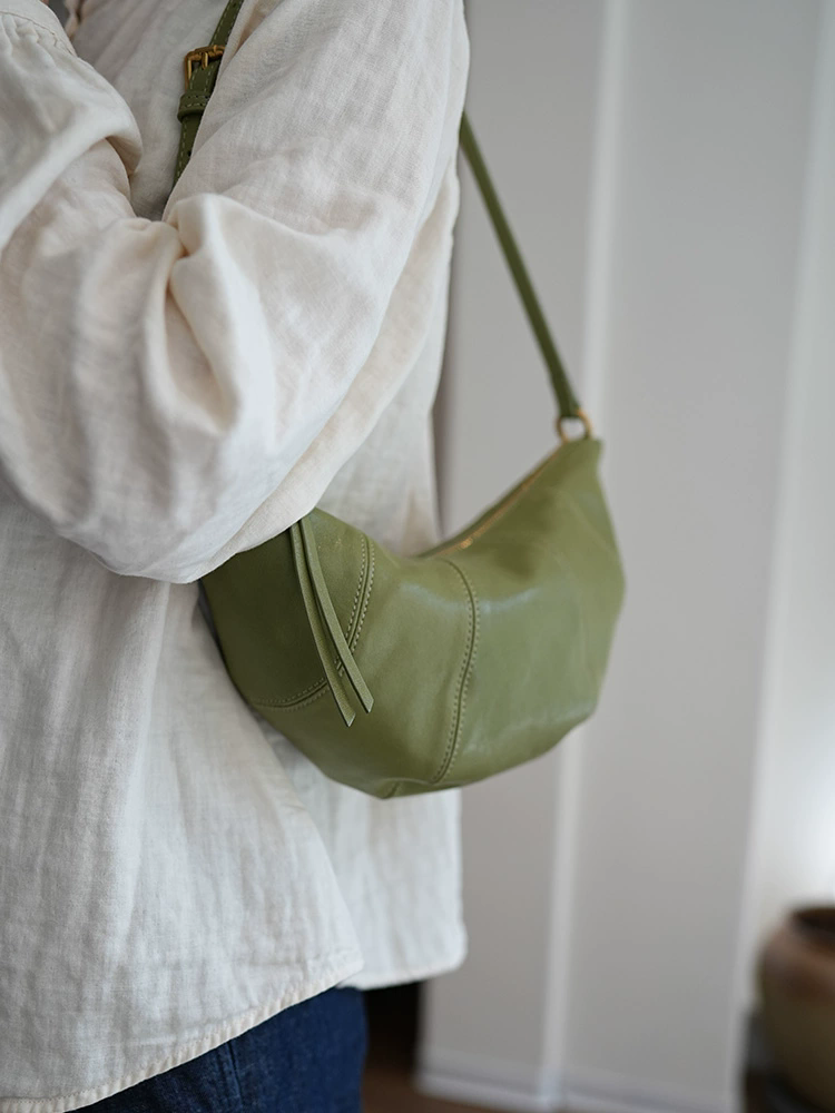 李記 | 原創手工真皮 | 軟糯羊皮い復古牛角の可頌腋下包ls145號