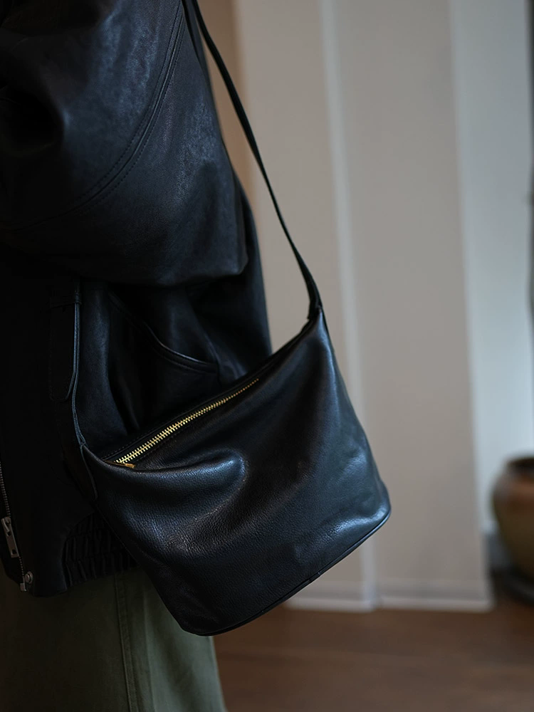 李記 | 原創手工真皮 | 經典永不過時の斜唄包ms230號