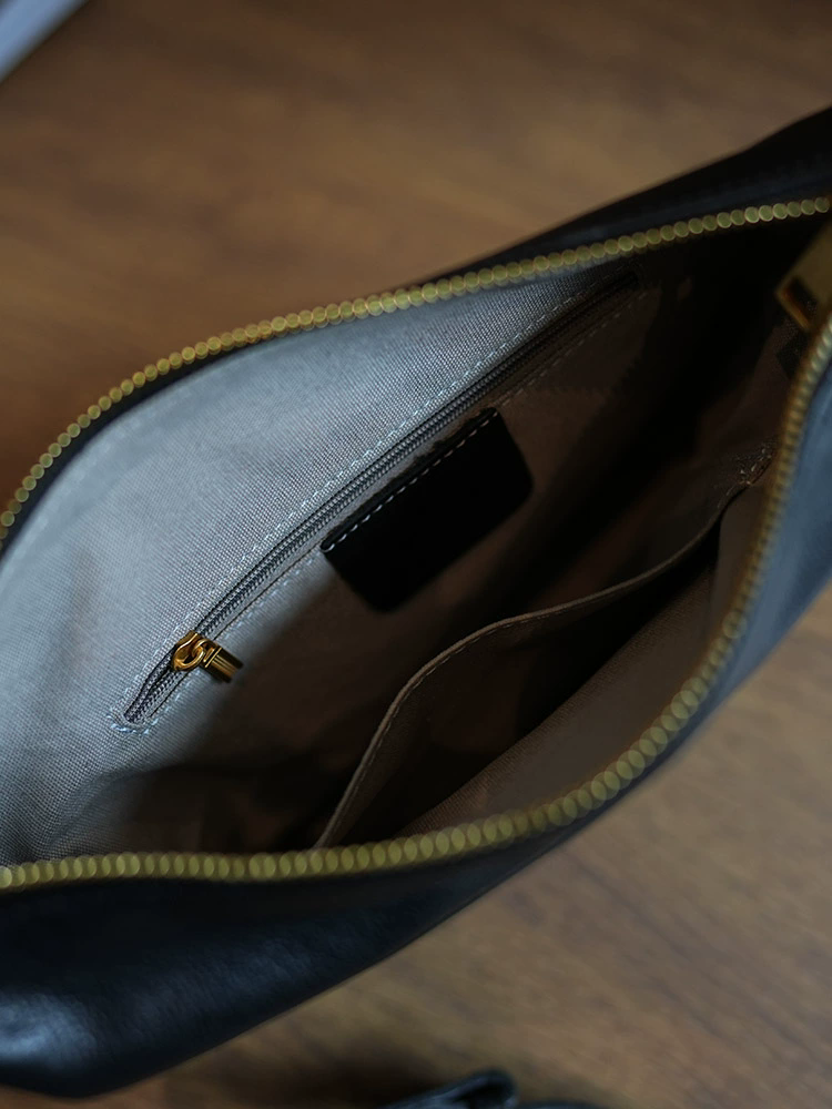 李記 | 原創手工真皮 | 經典永不過時の斜唄包ms230號