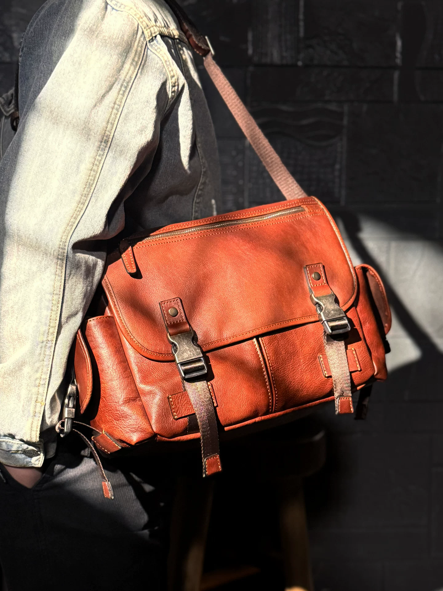 李記 | 原創手工真皮 | 極簡有型の橫款郵差包ms9230號