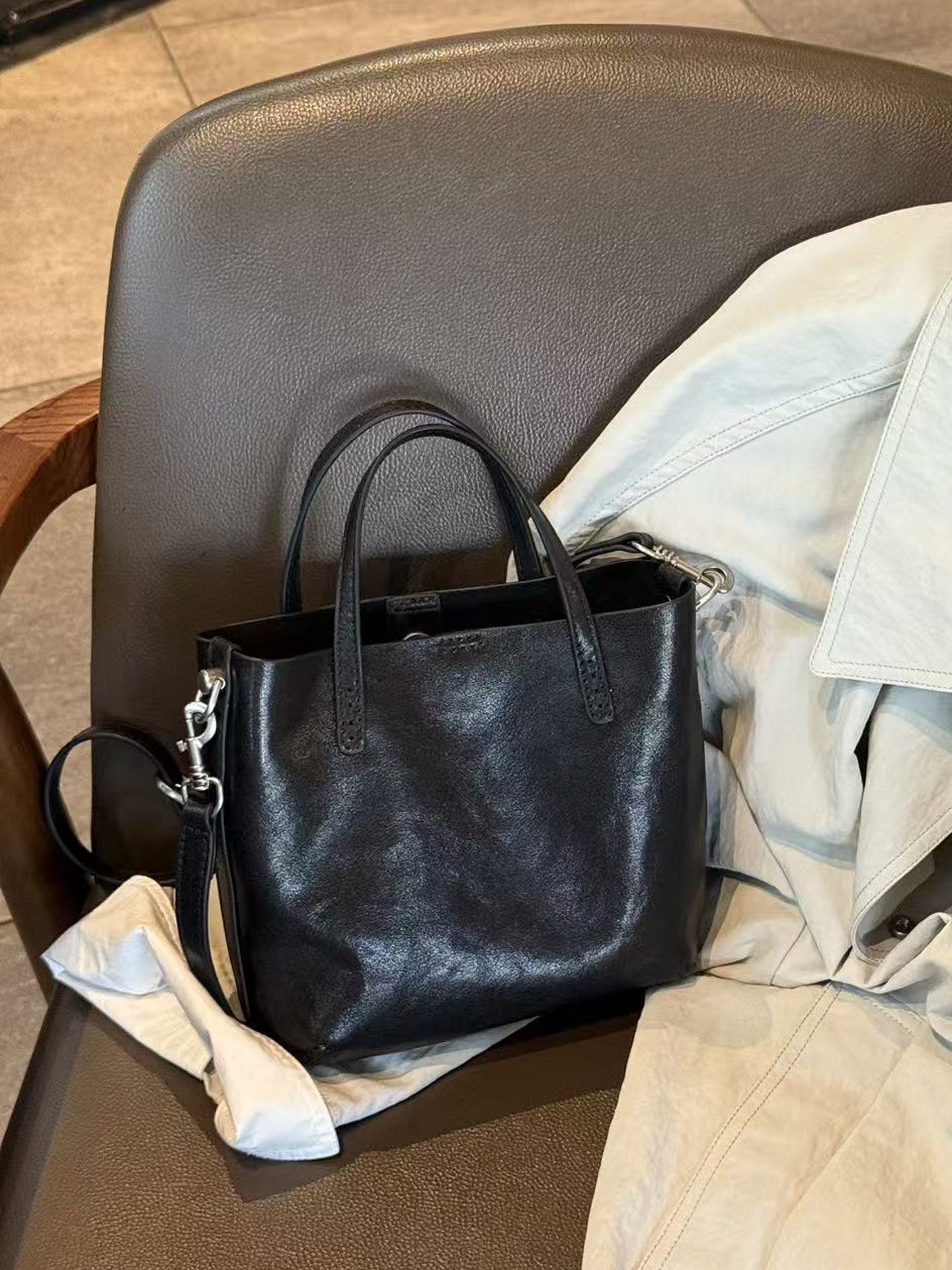 李記 | 原創手工真皮 | 輕鬆提升穿搭質感の斜唄包1590號