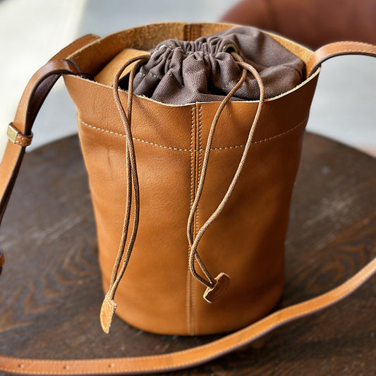 Li Ji |. หนังแท้แฮนด์เมด |. หนังวัวฟอกฝาด ロ เนื้อย้อนยุค ー軽 ถุงใส่ขวดสุขา หมายเลข 23034 