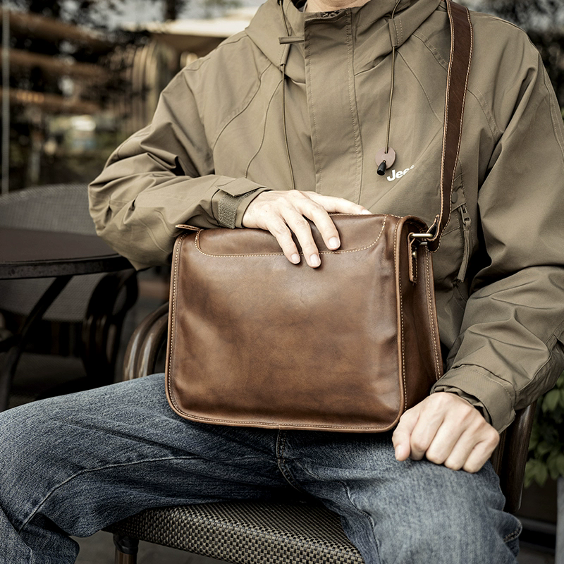 李記 | 原創手工真皮 | 經典配色不挑衣の斜唄包240604號