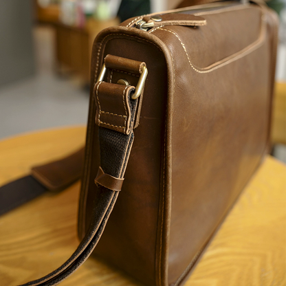 李記 | 原創手工真皮 | 經典配色不挑衣の斜唄包240604號