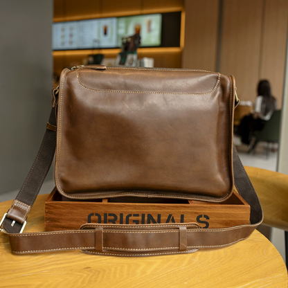 李記 | 原創手工真皮 | 經典配色不挑衣の斜唄包240604號