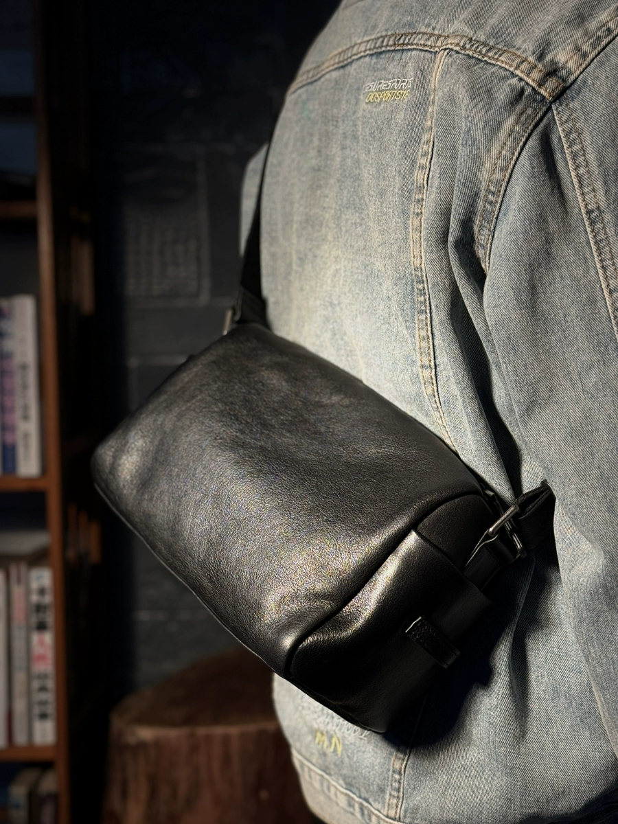 李記 | 原創手工真皮 | 一款戶外潮流實用の斜唄包5121號