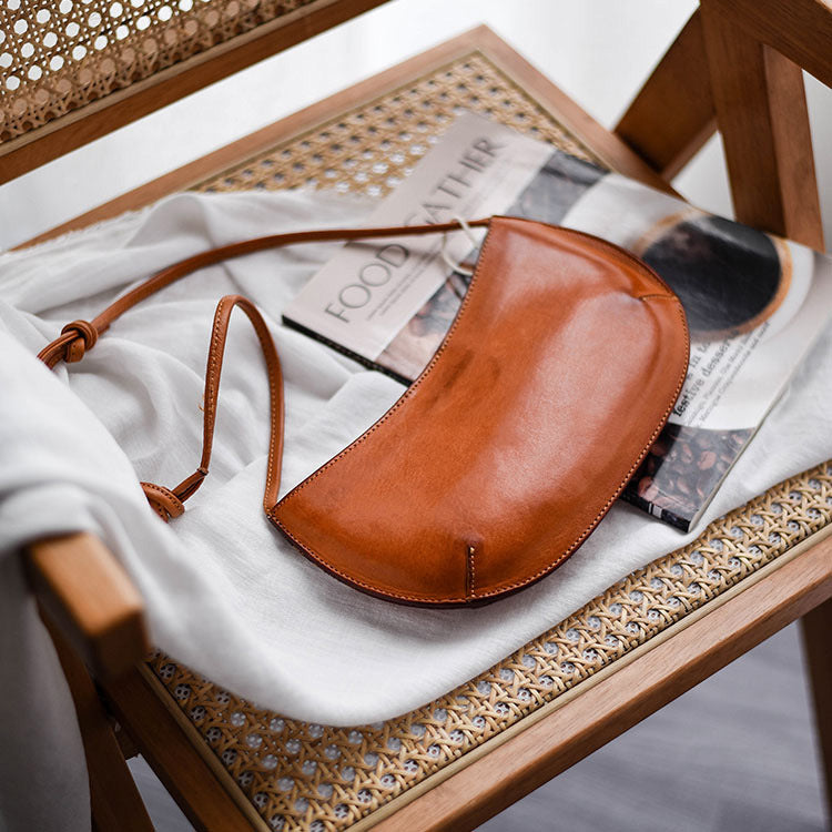 Li Ji | Original handmade leather | French minimalist underarm saddle bag No. 5302 