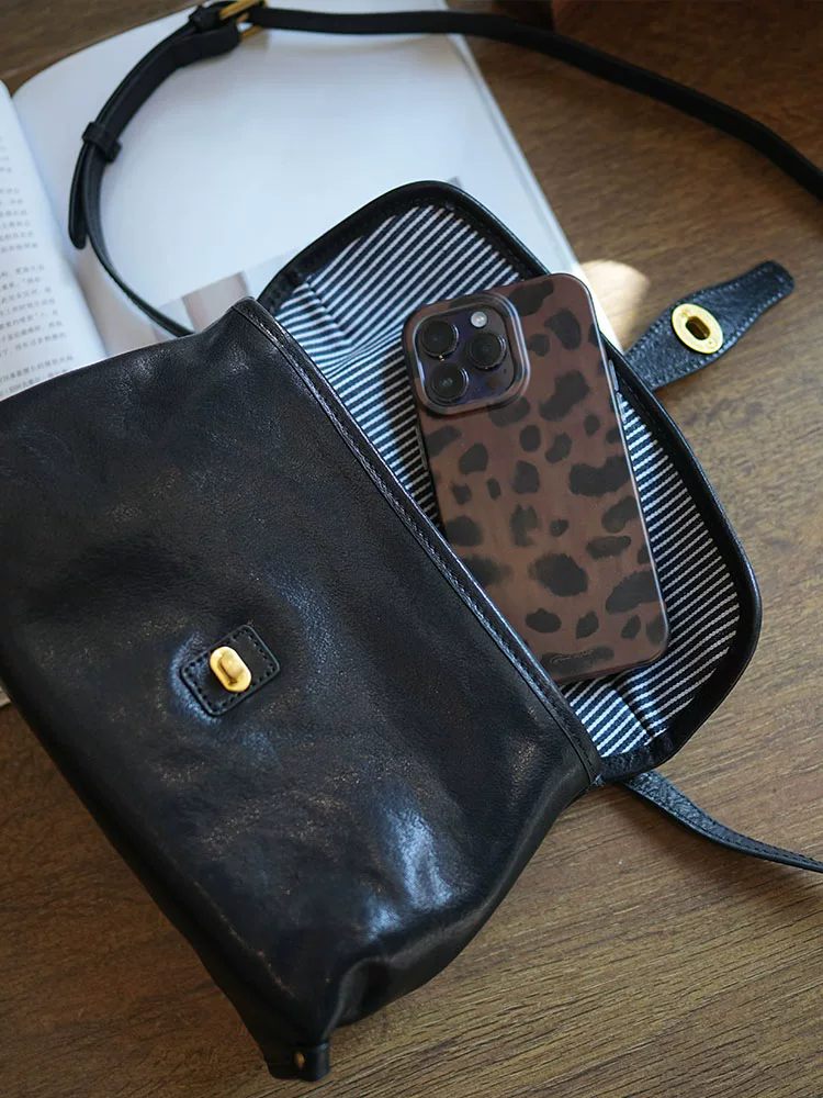 李記 | 原創手工真皮 | 軟糯皮質の鎖扣郵差包8050號