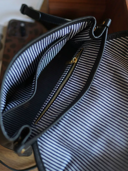 李記 | 原創手工真皮 | 軟糯皮質の鎖扣郵差包8050號