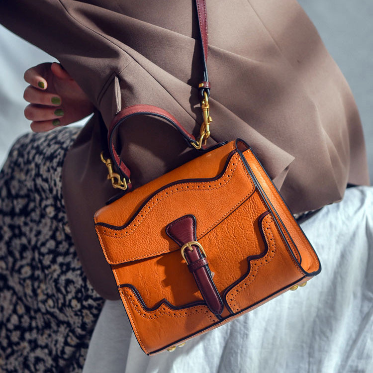 李記 | 原創手工真皮 | 英倫復古の雕花撞色斜唄包8314號