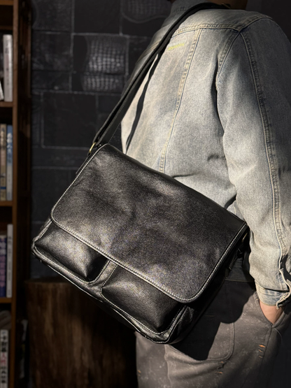 李記 | 原創手工真皮 | 円弧の形が滑らの橫款郵差包9226號