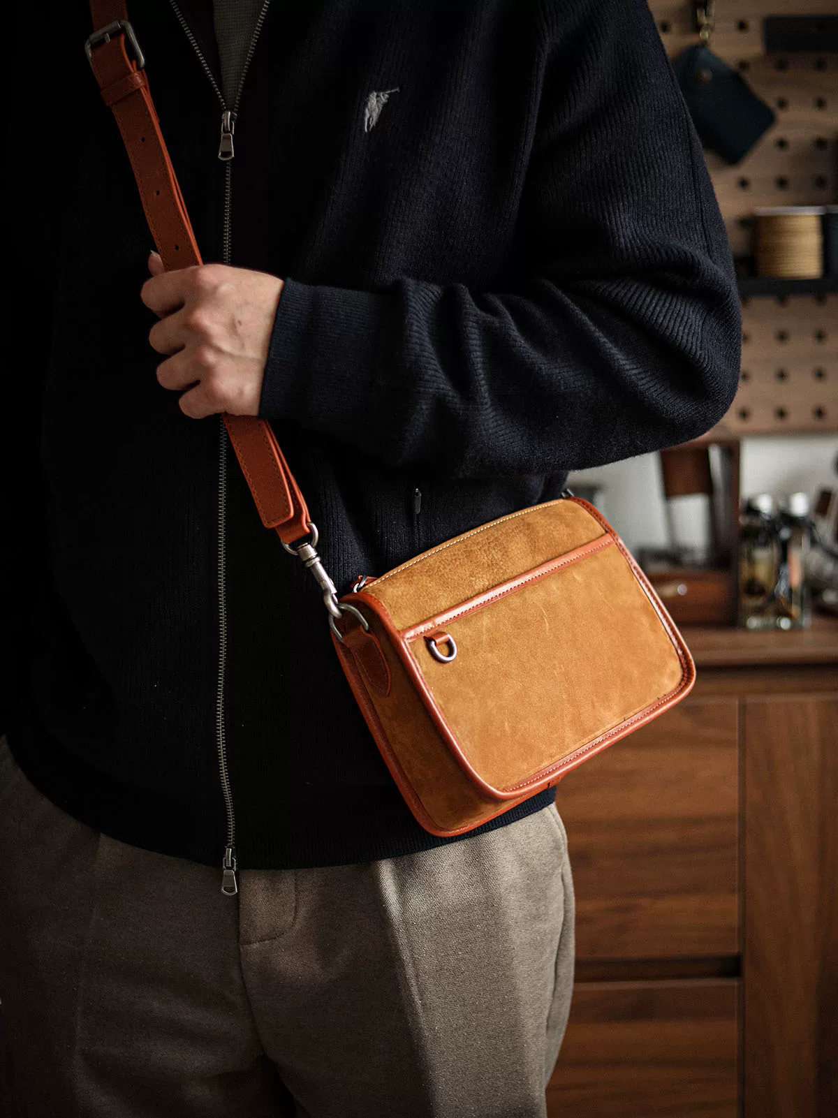 李記 | 原創手工真皮 | 告別廉價感の磨砂皮斜唄包A6864號