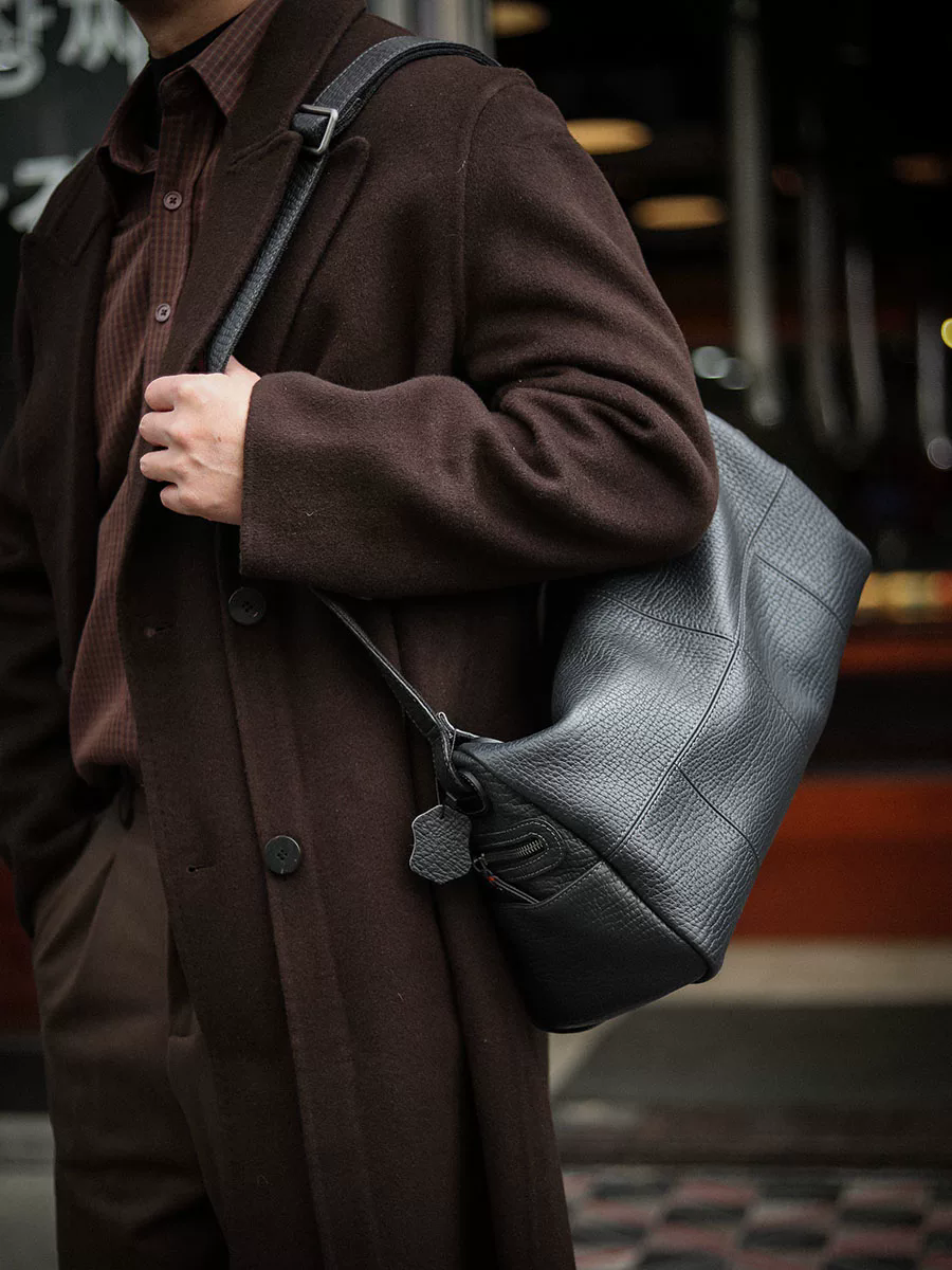 李記 | 原創手工真皮 | 自由隨行の斜唄包A8104號