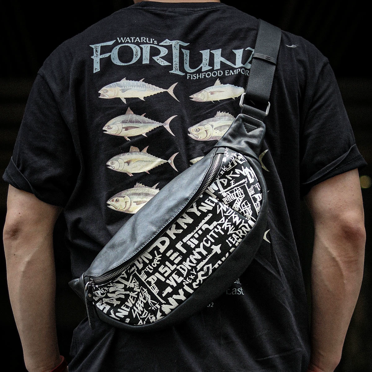 李記 | 原創手工真皮 | 黑白經典搭配の塗鴉胸包A8296號