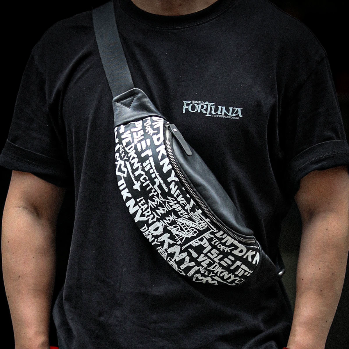 李記 | 原創手工真皮 | 怎麼背都减齡百搭の塗鴉胸包A8297號