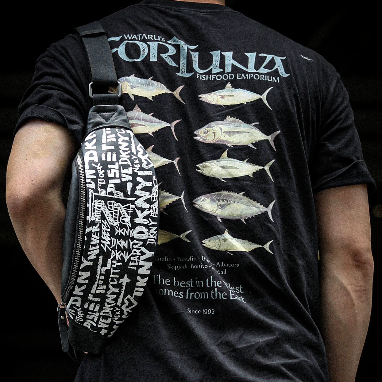 李記 | 原創手工真皮 | 怎麼背都减齡百搭の塗鴉胸包A8297號