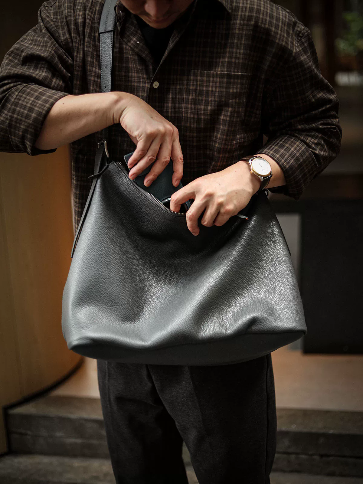 李記 | 原創手工真皮 | 質感超乎想像の大容量斜唄包A8317-2號