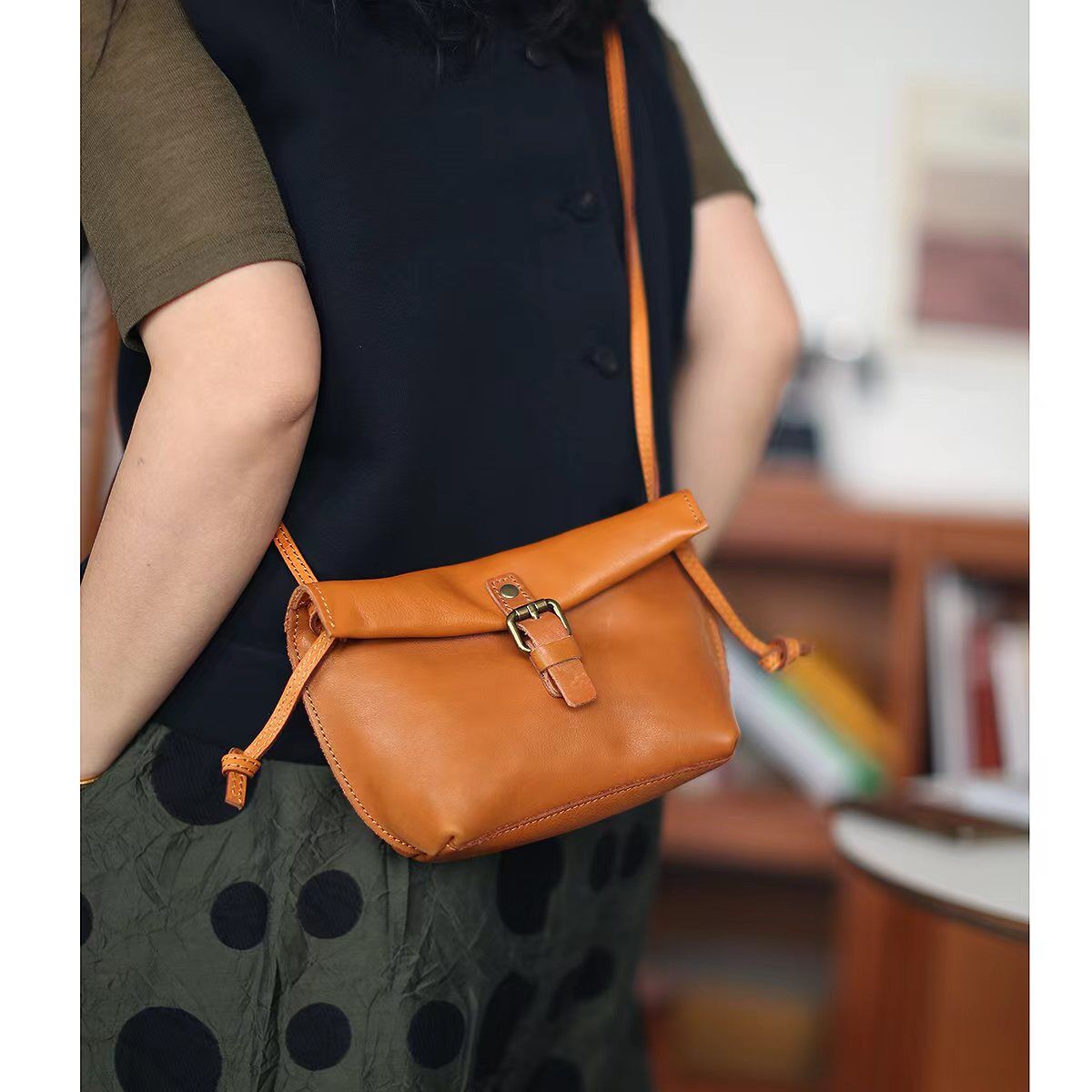 李記 | 原創手工真皮 | 鞣製職人技い復古し休閒小包斜唄包B468號