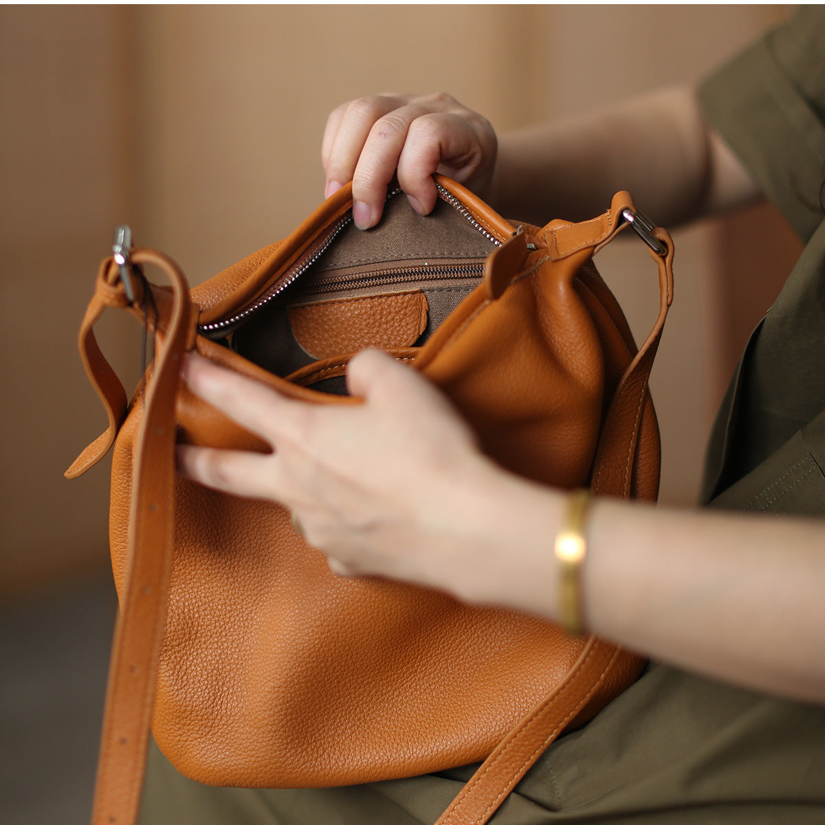 Li Ji | Original handmade genuine leather | Japanese handmade solid color crossbody bag No. B472 