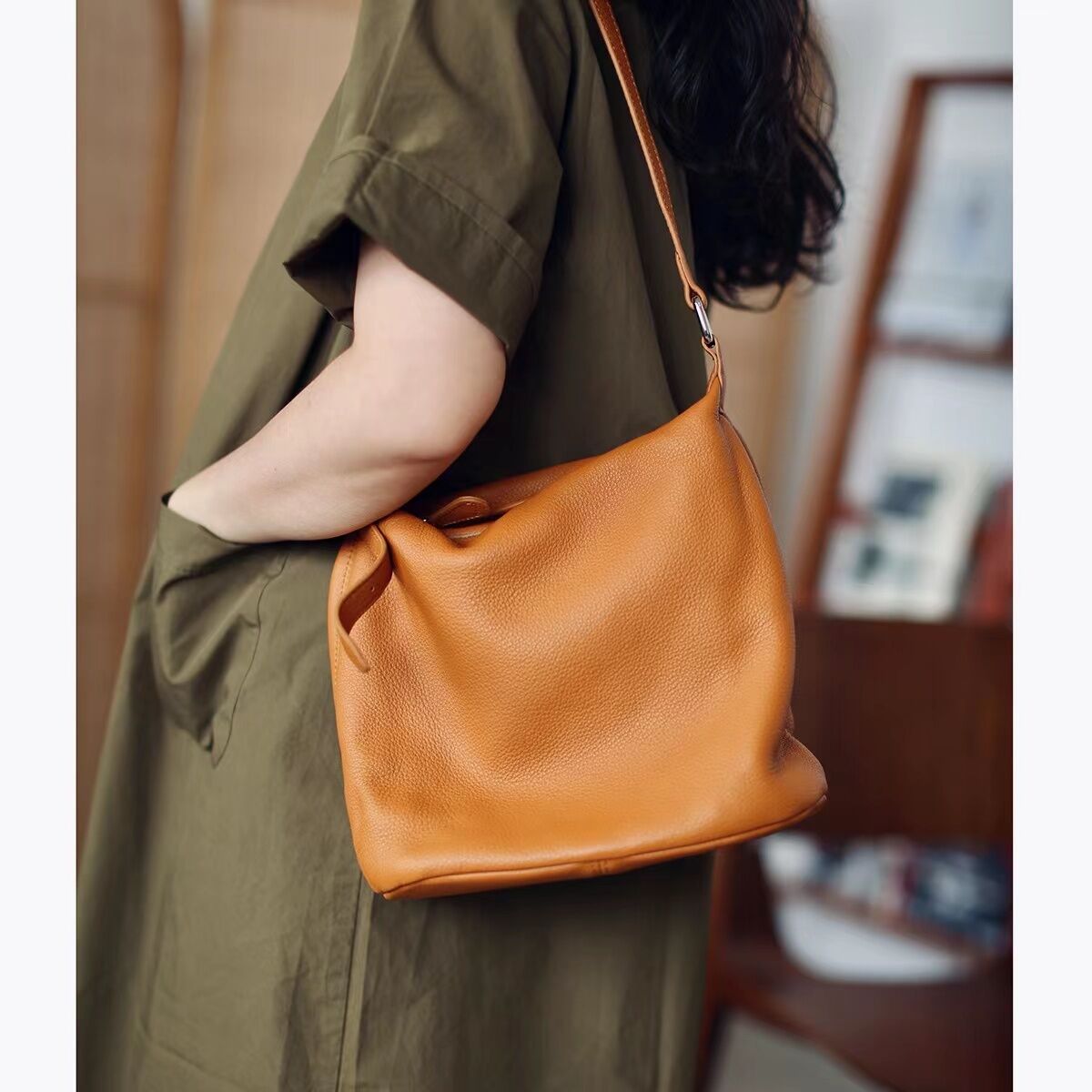 Li Ji | Original handmade genuine leather | Japanese handmade solid color crossbody bag No. B472 