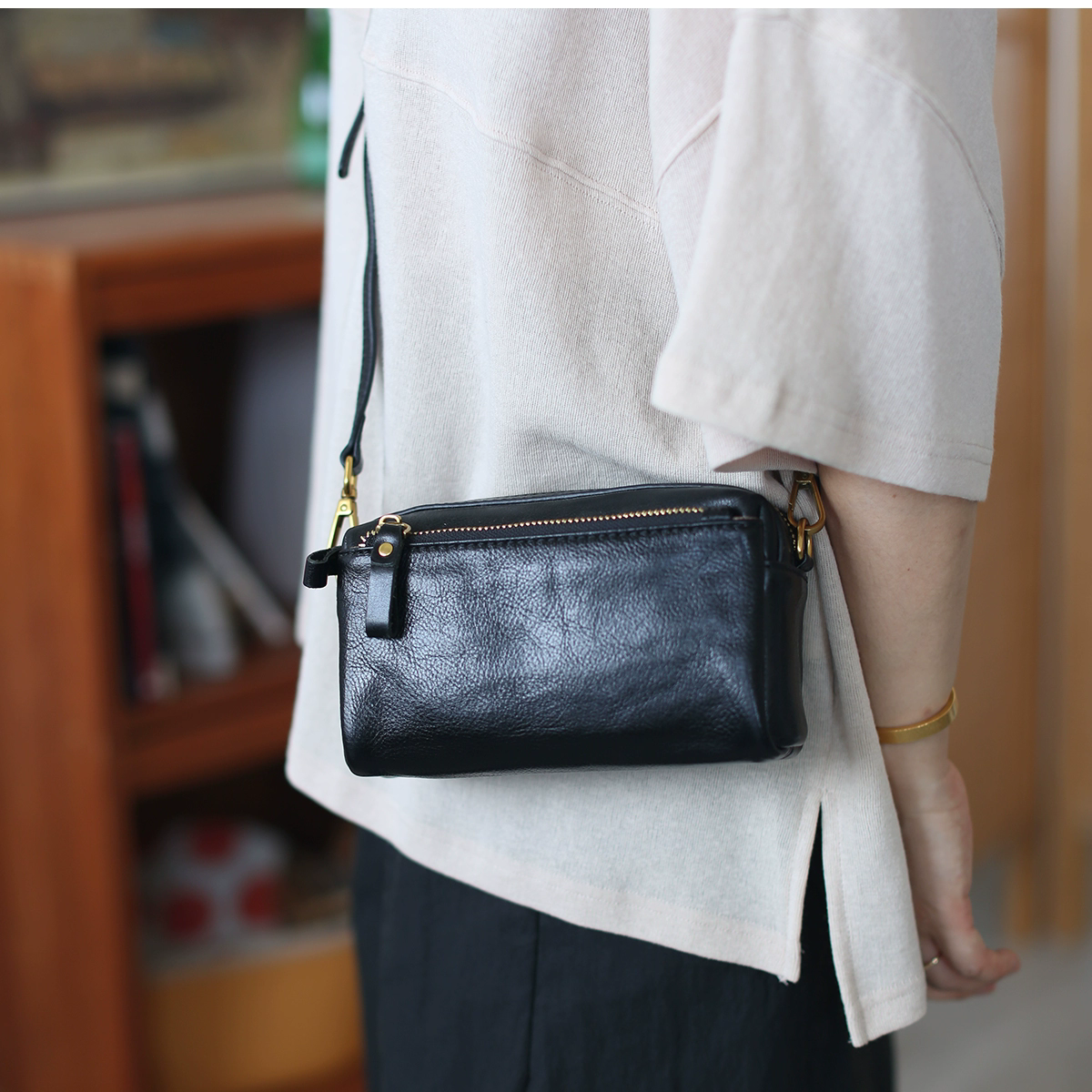 李記 | 原創手工真皮 | 日式經典設計の斜唄包cb495號