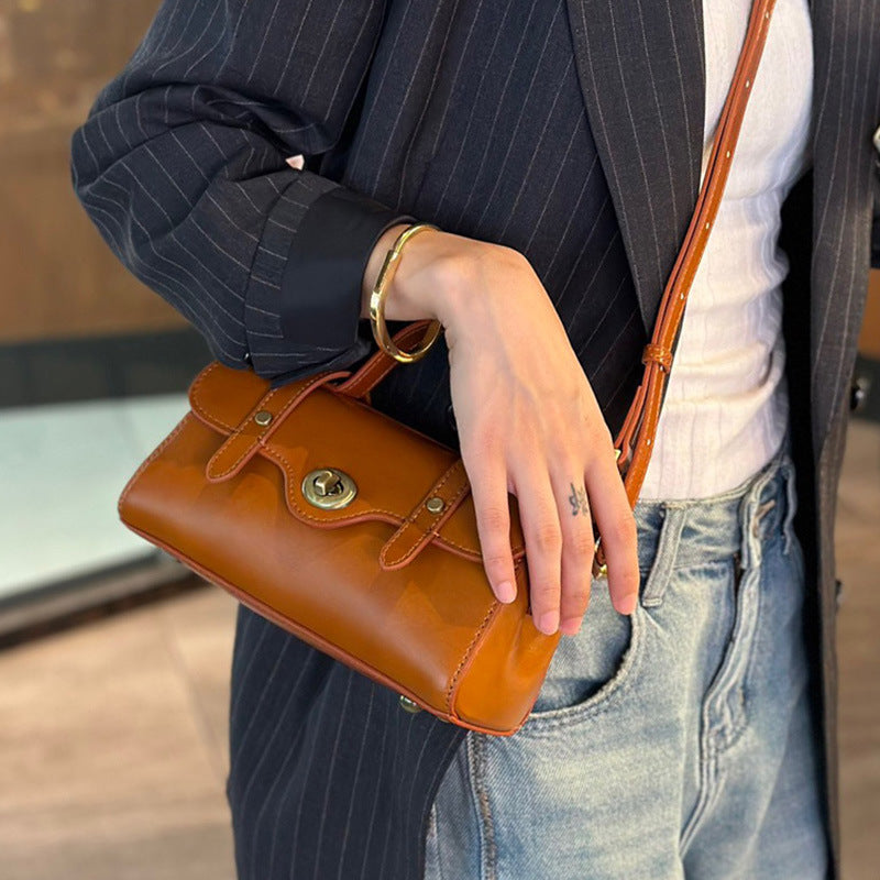 李記 | 原創手工真皮 | 個性が颯爽と復古小方包D9256號