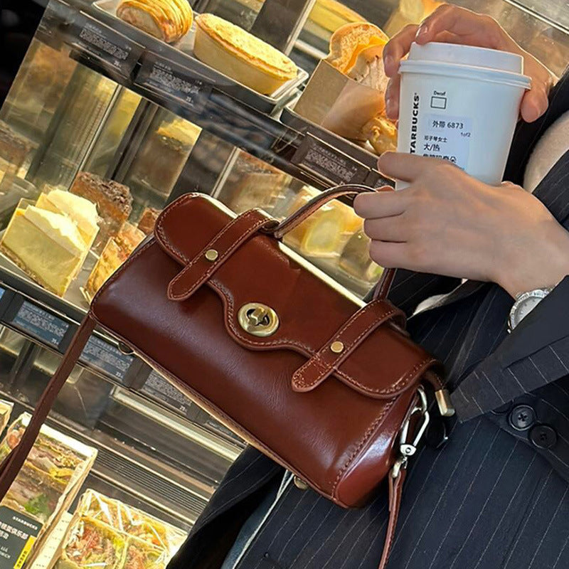 李記 | 原創手工真皮 | 個性が颯爽と復古小方包D9256號