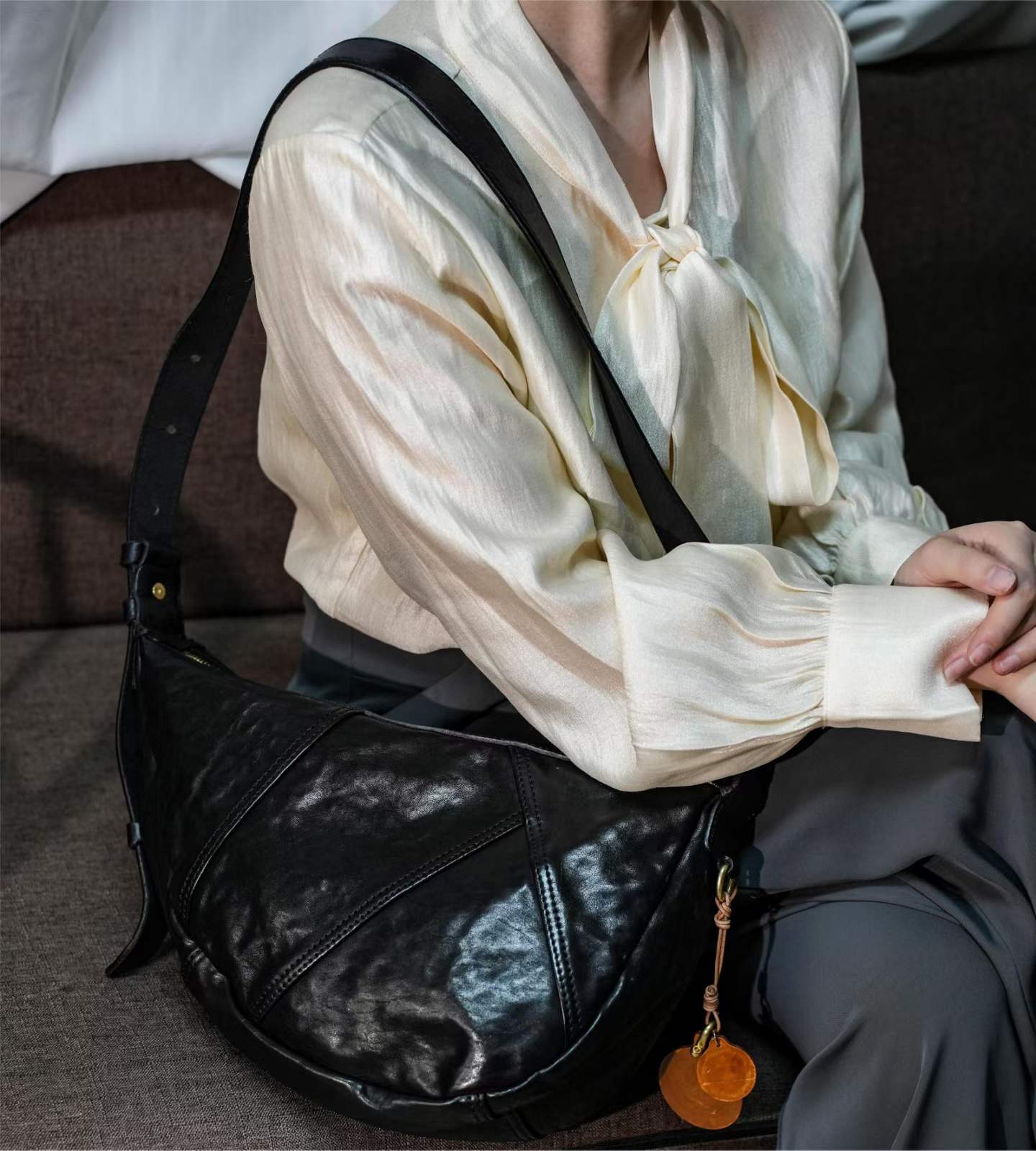 李記 | 原創手工 | 植鞣牛皮 男女同款 月亮貝殼挎包25134號