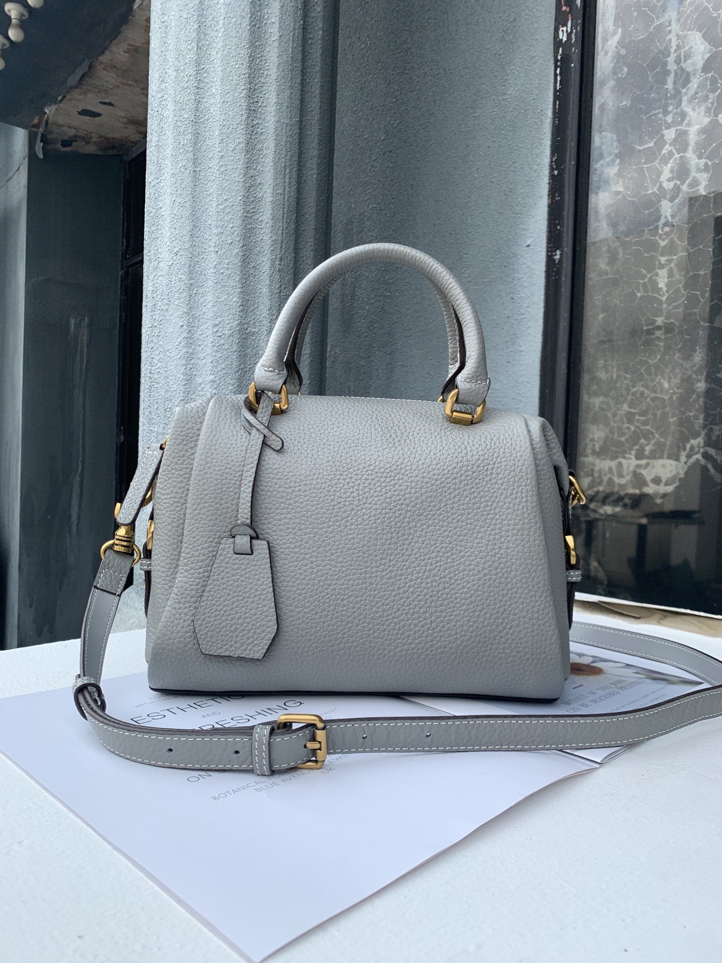 Li Ji | Original handmade leather | European and American fashionable and simple first-layer cow leather Boston bag No. 93670 