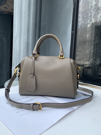 Li Ji | Original handmade leather | European and American fashionable and simple first-layer cow leather Boston bag No. 93670 
