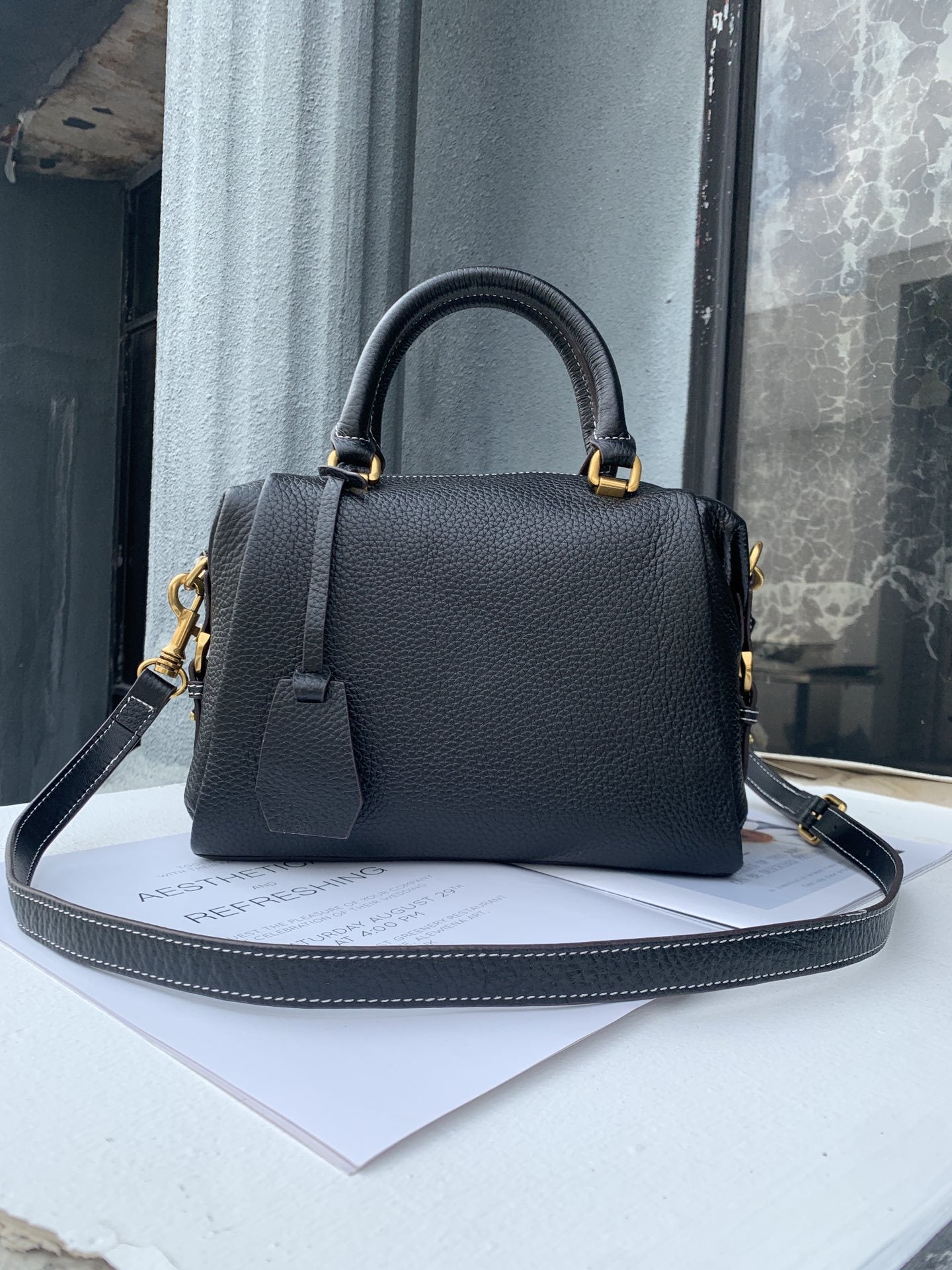 Li Ji | Original handmade leather | European and American fashionable and simple first-layer cow leather Boston bag No. 93670 