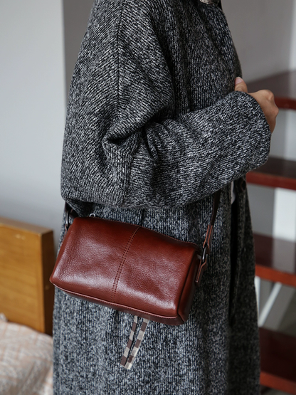 李記 | 原創手工真皮 | 輕便い極簡風設計斜唄包M179號
