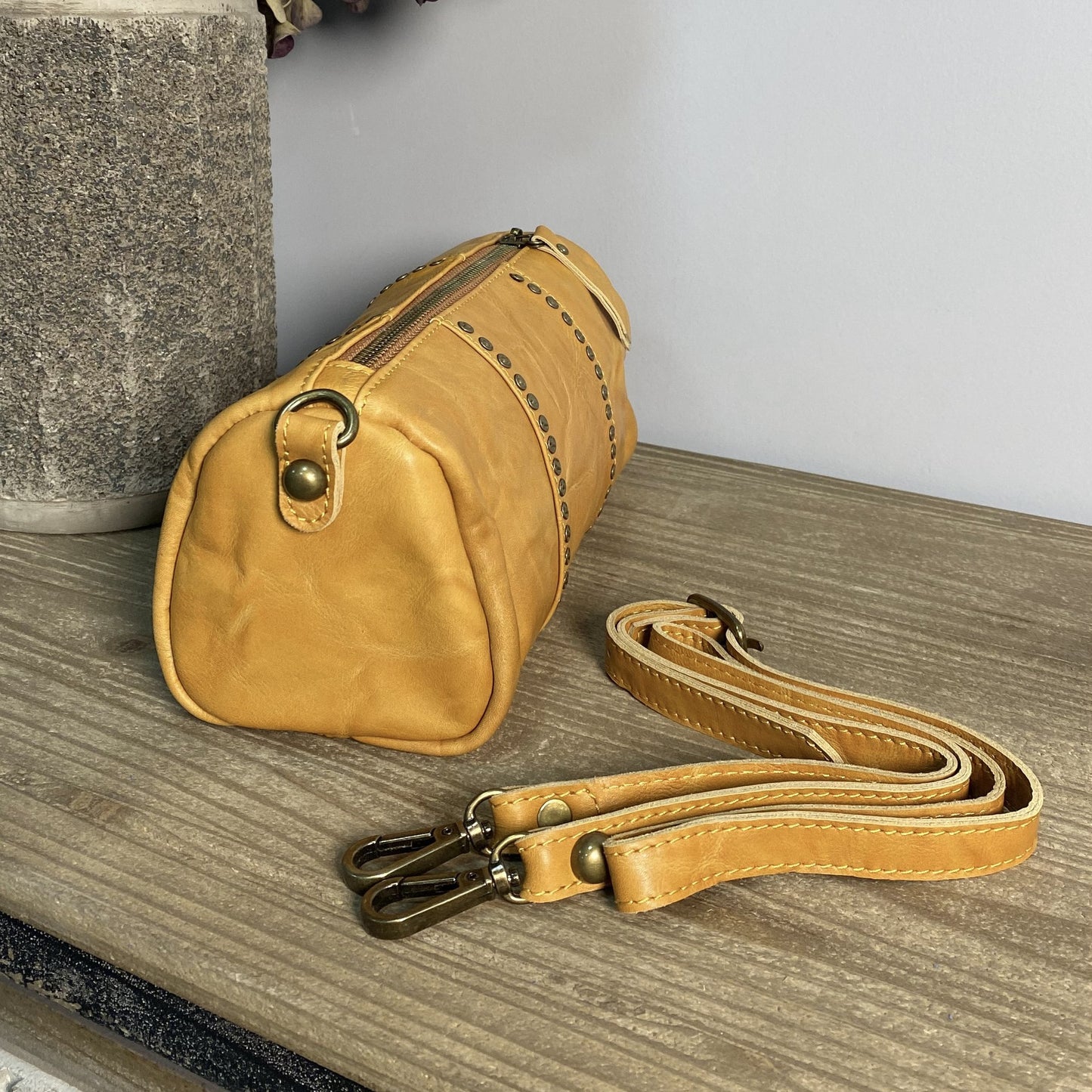 Li Ji | Original handmade leather | Retro style washed vegetable tanned cowhide rivet pillow bag No. 298