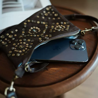 李記 | 原創手工真皮 | 洋氣復古ド職人が手作業で鉚釘小方包ls268號