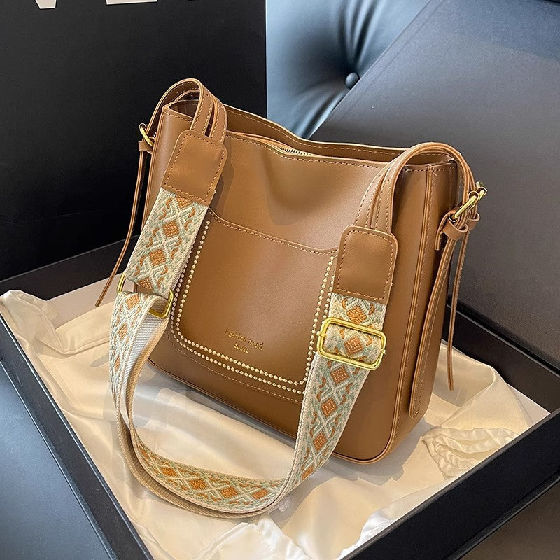 李記 | 原創手工真皮 | 民族風~寬肩帶で斜唄包v92334號