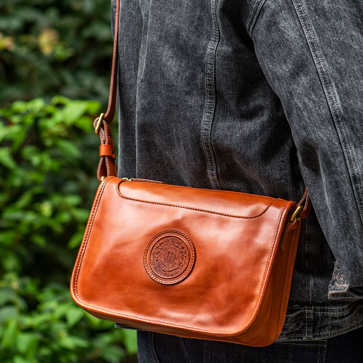 李記 | 原創手工真皮 | 純牛皮で九宮紋飾の肩背包YB0224號