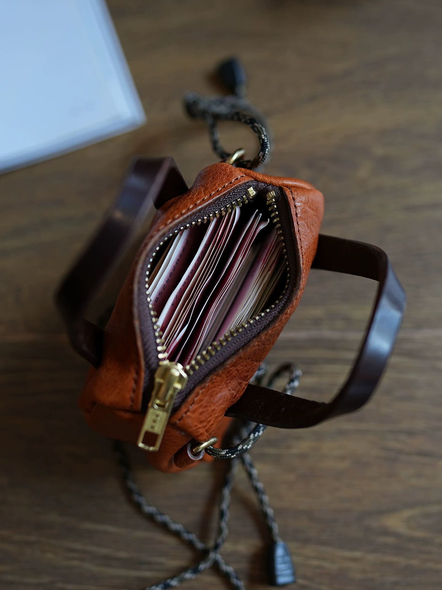 李記 | 原創手工真皮 | 人気の迷你斜唄包ls120號