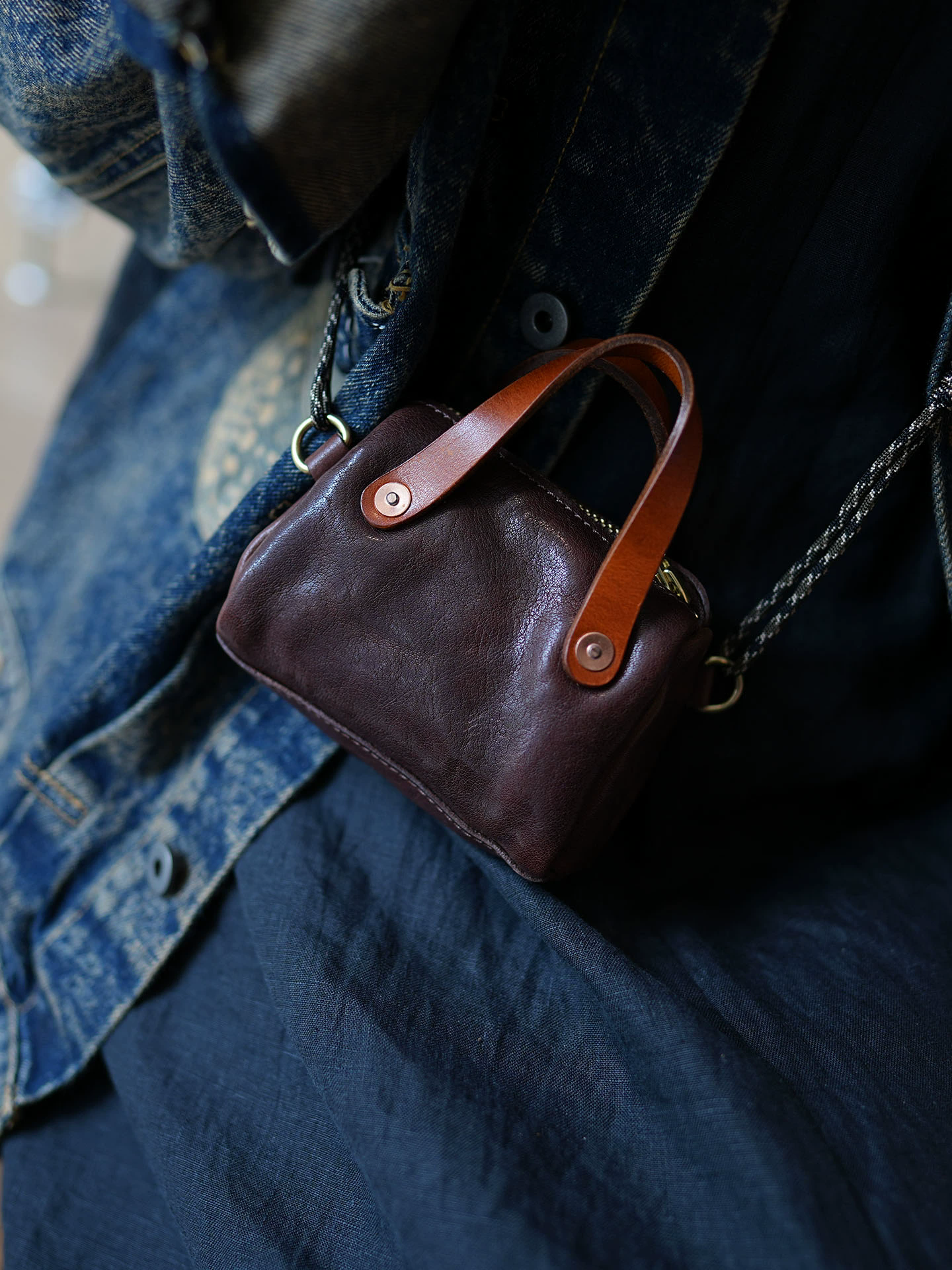 李記 | 原創手工真皮 | 人気の迷你斜唄包ls120號