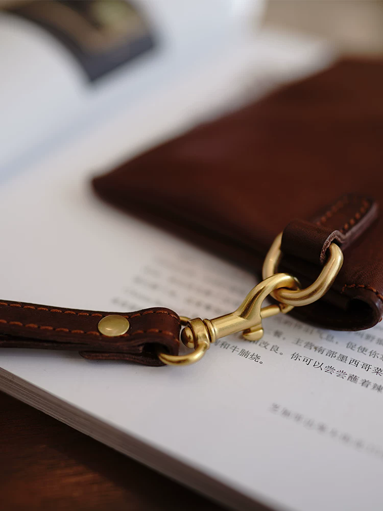 李記 | 原創手工真皮 | 簡約鎖扣ク携帯収納ハ手拿包ls126號