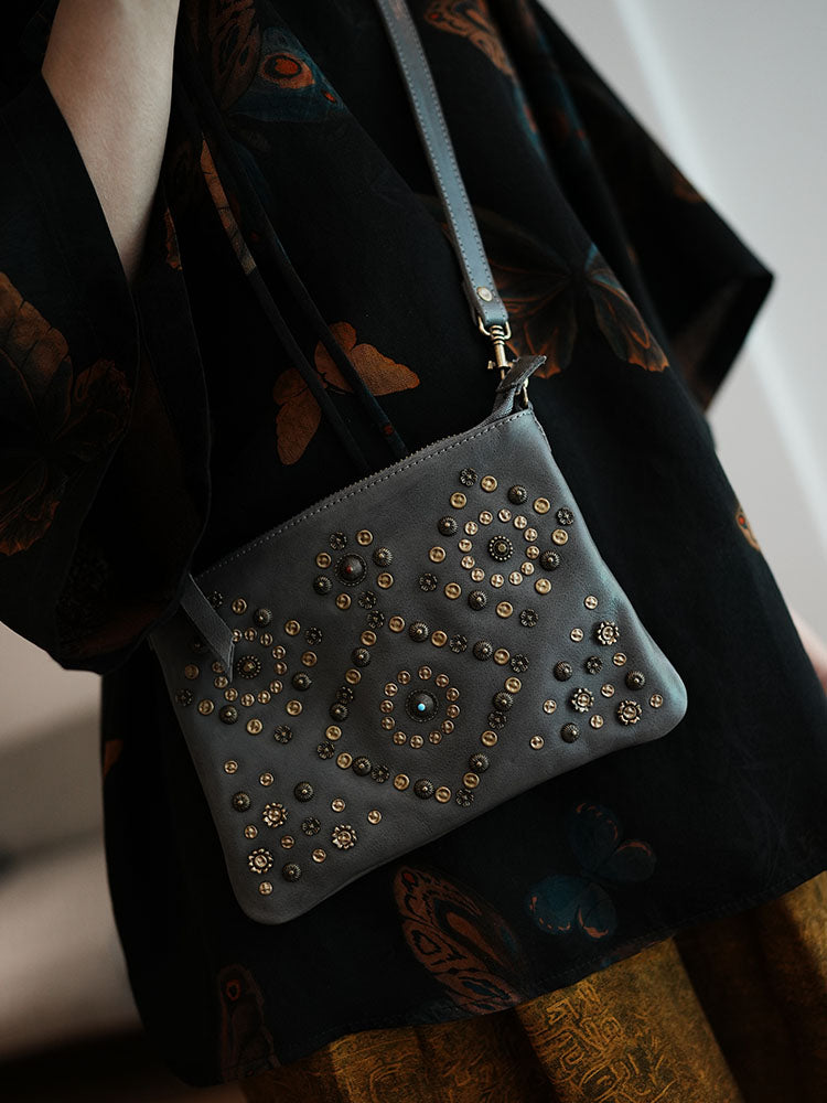 李記 | 原創手工真皮 | 洋氣復古ド職人が手作業で鉚釘小方包ls268號