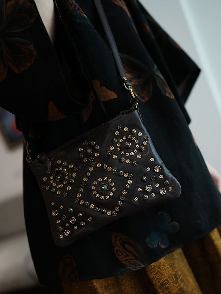 李記 | 原創手工真皮 | 洋氣復古ド職人が手作業で鉚釘小方包ls268號