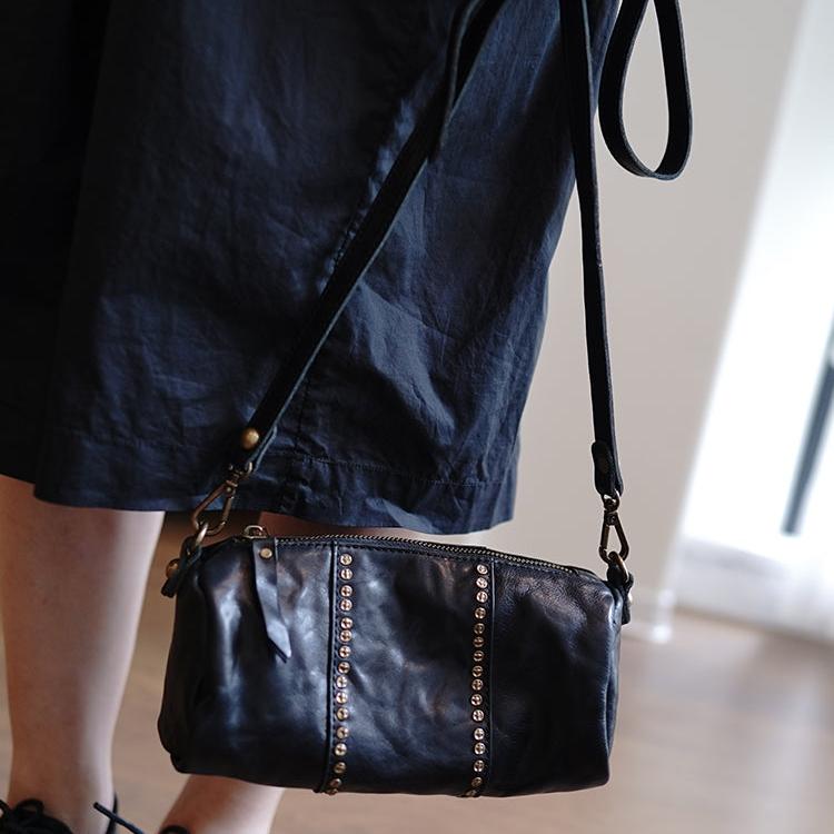 Li Ji | Original handmade leather | Retro style washed vegetable tanned cowhide rivet pillow bag No. 298