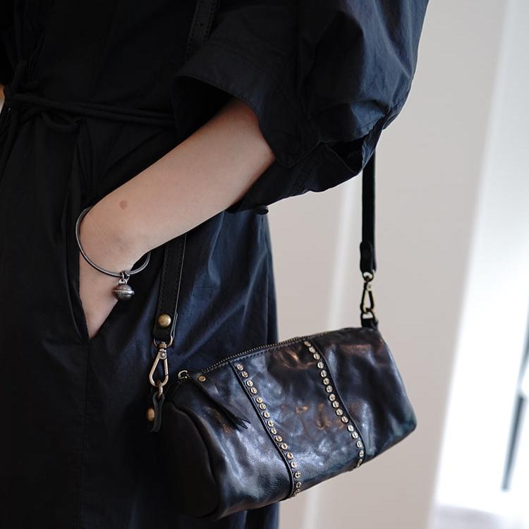 Li Ji | Original handmade leather | Retro style washed vegetable tanned cowhide rivet pillow bag No. 298